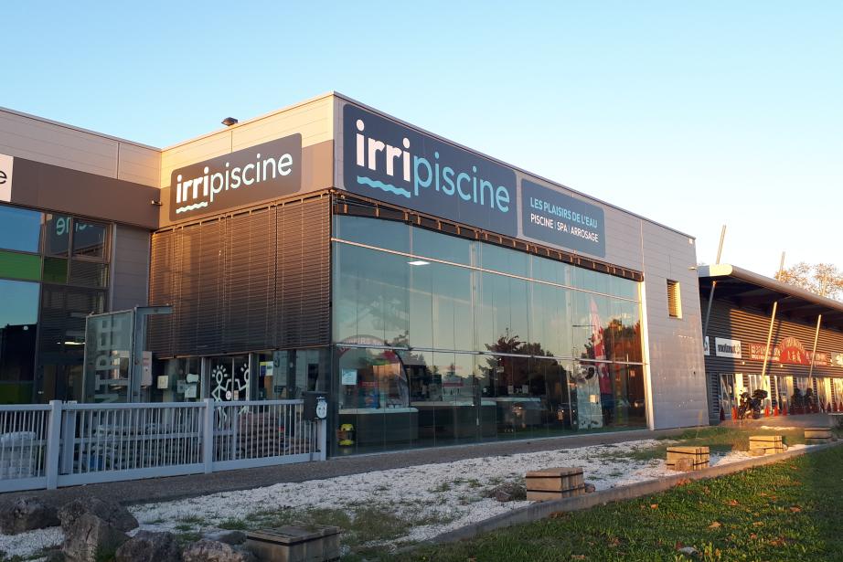 A partir du jeudi 5 décembre 2024, l’ensemble des magasins du réseau adopte le nouveau nom Irripiscine by Irrijardin. (Photo : Irripiscine)