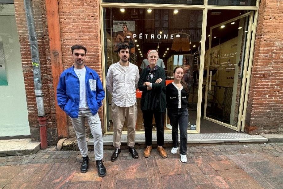 Nicolas Hernandez et Marion Dubuc (au milieu) ont ouvert une deuxième boutique Pétrone. Après Paris en 2023, la marque gersoise part à la conquête de Toulouse en 2024. (Photo : Pétrone)