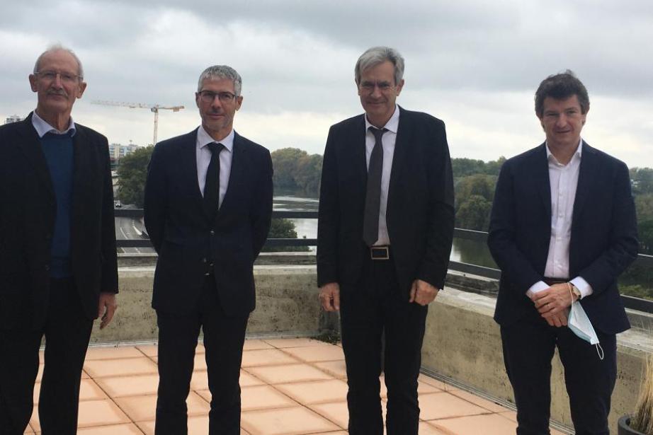 Pierre Fernandez, directeur de l'Ensat, Philippe Pacheu, vice-président de USH Occitanie Midi-Pyrénées, Émile Noyer, président de la FBTP Haute-Garonne, Stéphane Aubay, président de la FPI Toulouse Occitanie. Pierre Fernandez, directeur de l'Ensat, Philippe Pacheu, vice-président de USH Occitanie Midi-Pyrénées, Émile Noyer, président de la FBTP Haute-Garonne, Stéphane Aubay, président de la FPI Toulouse Occitanie.