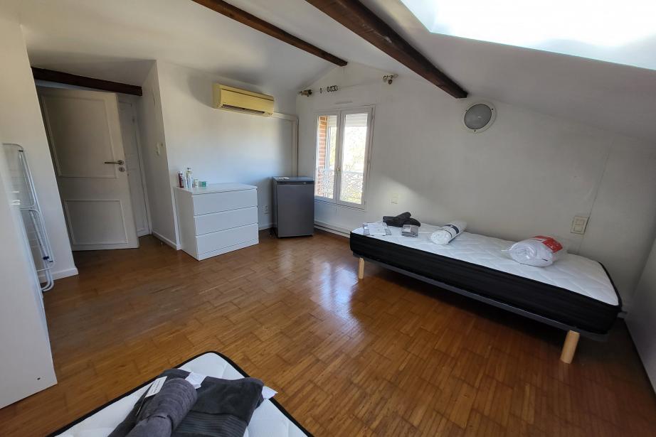 Pilotée par Le Cœur des Entreprises, en partenariat avec 3 promoteurs immobiliers (Cogedim, Endroits de Cité, GreenCity Immobilier), une foncière (Sirius Développement), un bailleur de logements abordables (Promologis) et l’association UCRM, une solution d’hébergement temporaire innovante a été mise en place sur Toulouse fin 2024 et déployée en 2025. (Photo Le Cœur des Entreprises)