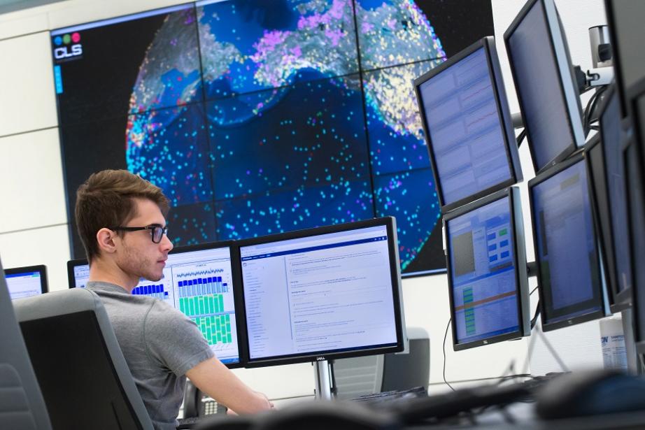 Le centre des opérations qui gère 1200 services avec 900 serveurs opérationnels, 24h/24, 7 jours/7, 365 jours/an Le centre des opérations qui gère 1200 services avec 900 serveurs opérationnels, 24h/24, 7 jours/7, 365 jours/an