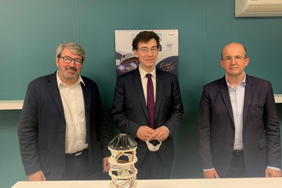 Benoit Moulas, président de Comat, Philippe Baptiste, président du Cnes et Ludovic Daudois, directeur général de Comat. Benoit Moulas, président de Comat, Philippe Baptiste, président du Cnes et Ludovic Daudois, directeur général de Comat.