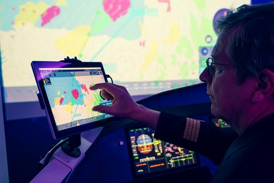 Le pilote optimise la trajectoire sur une tablette, transmise directement au FMS connecté
