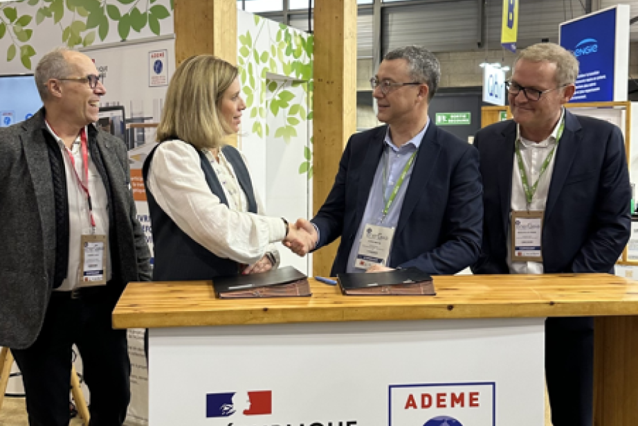 De gauche à droite : Thierry Baig, Céline Vachey, directrice régionale de l'ADEME Occitanie, Alban Mathé, directeur Sud-Ouest de GRDF et Nicolas Le Crenn. (Photo GRDF)