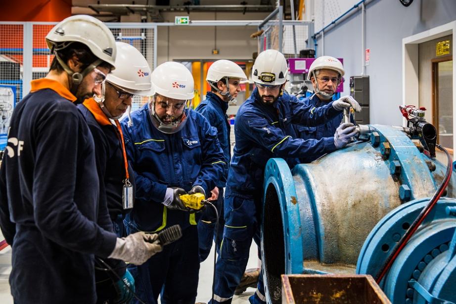 Former a minima 2000 personnes par an sur l’ensemble des métiers Former a minima 2000 personnes par an sur l’ensemble des métiers