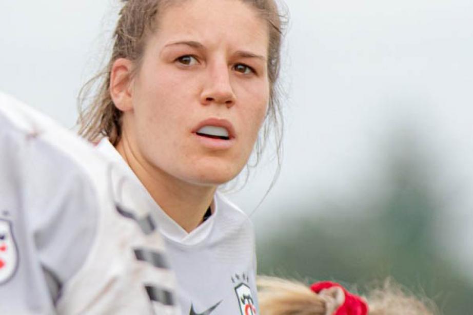 Gaëlle Hermet, capitaine de l'équipe de France de Rugby et troisième ligne aile du Stade Toulousain, sera l'une des invités sportifs au Gala des jeunes entrepreneurs Medef31. Gaëlle Hermet, capitaine de l'équipe de France de Rugby et troisième ligne aile du Stade Toulousain, sera l'une des invités sportifs au Gala des jeunes entrepreneurs Medef31.