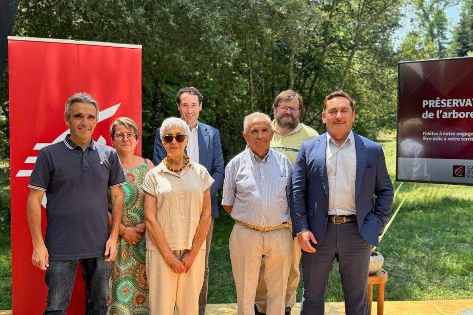 De gauche à droite : Jean-Yves Duclos, maire de Saint-Gaudens ; Chantal Denax et Élisabeth Rouède, vice-présidentes de la Communauté de communes Cœur et Coteaux du Comminges ; Bertrand Chauvel, directeur RSE et Engagements sociétaux de la Caisse d’Épargne Midi-Pyrénées ; Philippe Pucheu, directeur adjoint de l’ONF Pyrénées-Gascogne ; Raymond Boyer, maire de Cardeilhac ; et Christophe Le Pape, président du directoire de la Caisse d’Épargne Midi-Pyrénées.