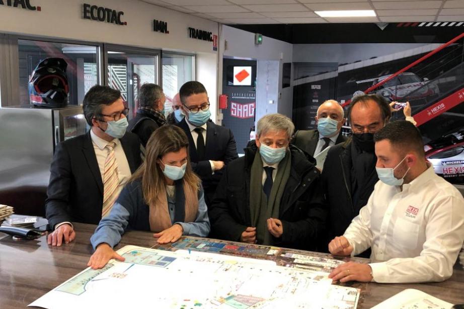  Caroline Mateu, accompagnée du responsable qualité Guillaume Leonardon a présenté en février les projets d'Hexis à Frontignan aux préfets de Région Étienne Guyot et de l'Hérault Jacques Witkowski.