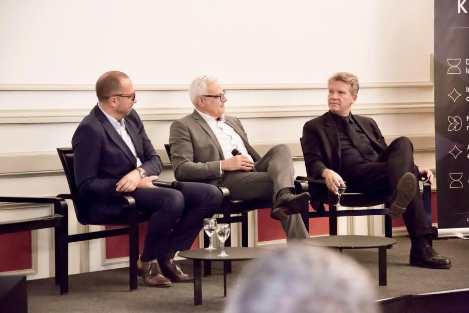 De gauche à droite : Jean-Christophe Zerbini, directeur général de l’Agence du Numérique en Santé, Alain Di Crescenzo, président de la CCI France et Arnaud Montebourg, ancien Ministre de l’Économie, du Redressement productif et du Numérique. (Photo KELEO Solutions) 