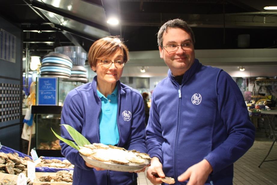 Stéphanie et Pascal Bellocq : des artisans poissonniers passionnés par la richesse ostréicole de nos bassins de production Stéphanie et Pascal Bellocq : des artisans poissonniers passionnés par la richesse ostréicole de nos bassins de production