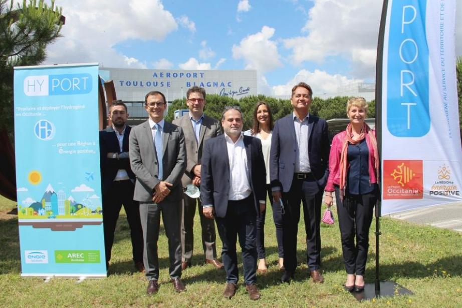 C'est la société Hyport qui installe et va gérer cette station de production distribution d'hydrogène sur la platerforme aéroportuaire de Toulouse Blagnac C'est la société Hyport qui installe et va gérer cette station de production distribution d'hydrogène sur la platerforme aéroportuaire de Toulouse Blagnac
