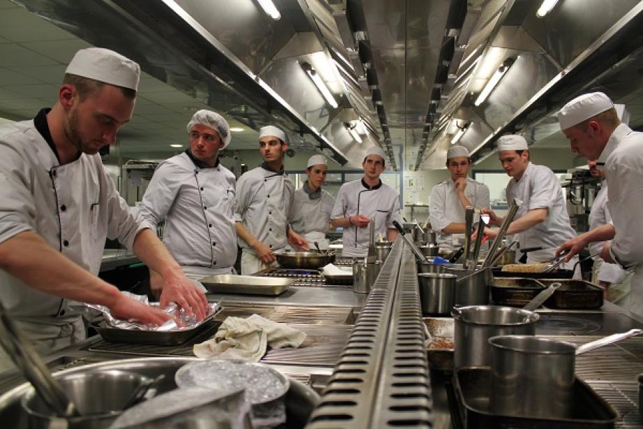50 à 55% des formations du CFA Commerce et services de Blagnac sont dédiées à l'hôtellerie-restauration. 50 à 55% des formations du CFA Commerce et services de Blagnac sont dédiées à l'hôtellerie-restauration.