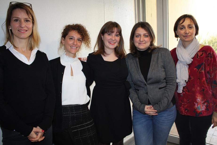 De g à d : Delphine Curis, assistante sociale en entreprise (Alliance Sociale), Judith Lévy, avocate en droit du travail (Cabinet Barthélemy), Victoria Godard, DRH du Samsi, Emilie Devot, médecin du travail au Samsi, Christelle Nguyen, DRH d’Harmonie Mutuelle. De g à d : Delphine Curis, assistante sociale en entreprise (Alliance Sociale), Judith Lévy, avocate en droit du travail (Cabinet Barthélemy), Victoria Godard, DRH du Samsi, Emilie Devot, médecin du travail au Samsi, Christelle Nguyen, DRH d’Harmonie Mutuelle.