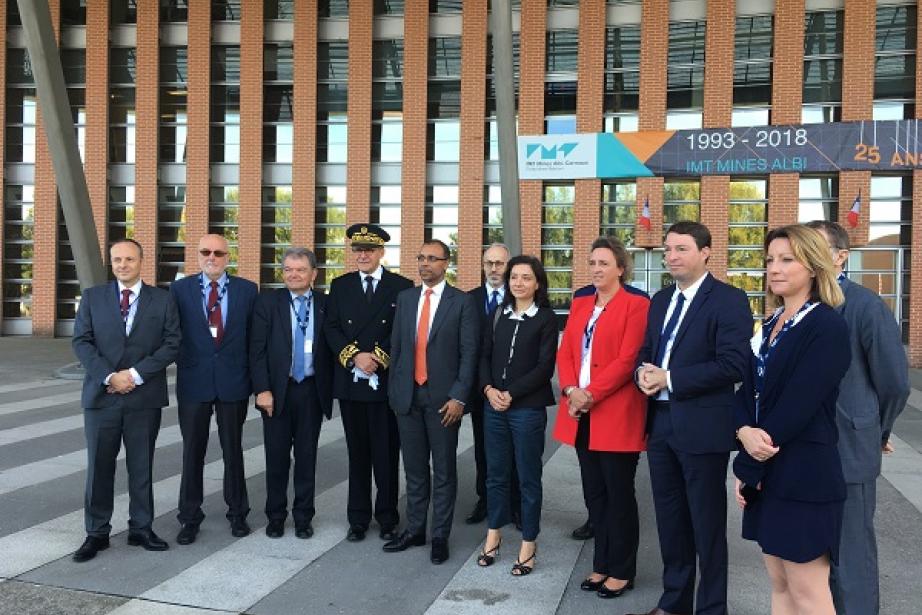 Au centre, le directeur de l’établissement Narendra Jussien. A sa droite, Delphine Gény-Stephann, secrétaire d'Etat auprès du ministre de l'Économie et des Finances, venue assister à la journée d’inauguration le 11 octobre dernier. Au centre, le directeur de l’établissement Narendra Jussien. A sa droite, Delphine Gény-Stephann, secrétaire d'Etat auprès du ministre de l'Économie et des Finances, venue assister à la journée d’inauguration le 11 octobre dernier.