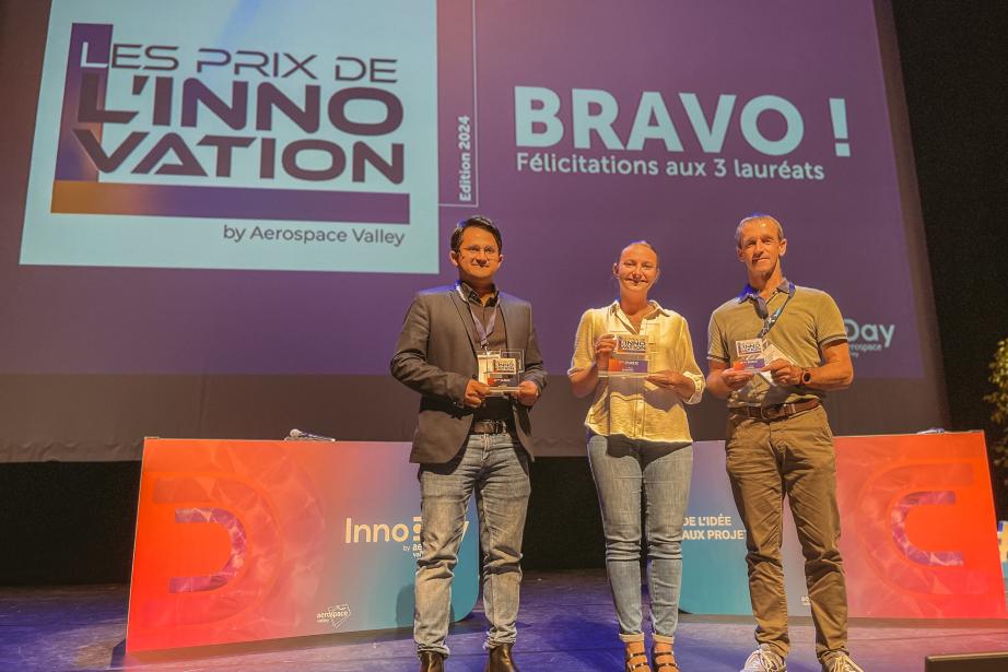 Voici les trois lauréats des 'Prix de l’Innovation by Aerospace Valley’ 2024 : de gauche à droite, Cognitive Design Systems (3e prix), Infinite Orbits (1er prix) et AD-WAIBE (2e prix). (Photo : Aerospace Valley)