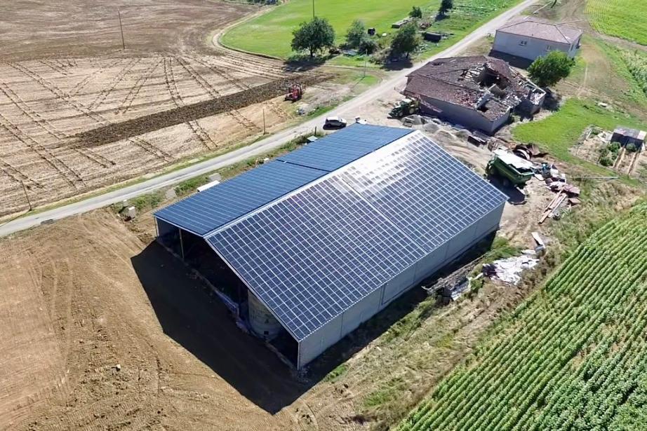 AgriSolarPV vise à dynamiser les bâtiments et leur permettre d’entrer dans la transition énergétique avec de la production d’énergie. Le stockage local de production fera très bientôt partie de son offre. (Photo AgriSolarPV°