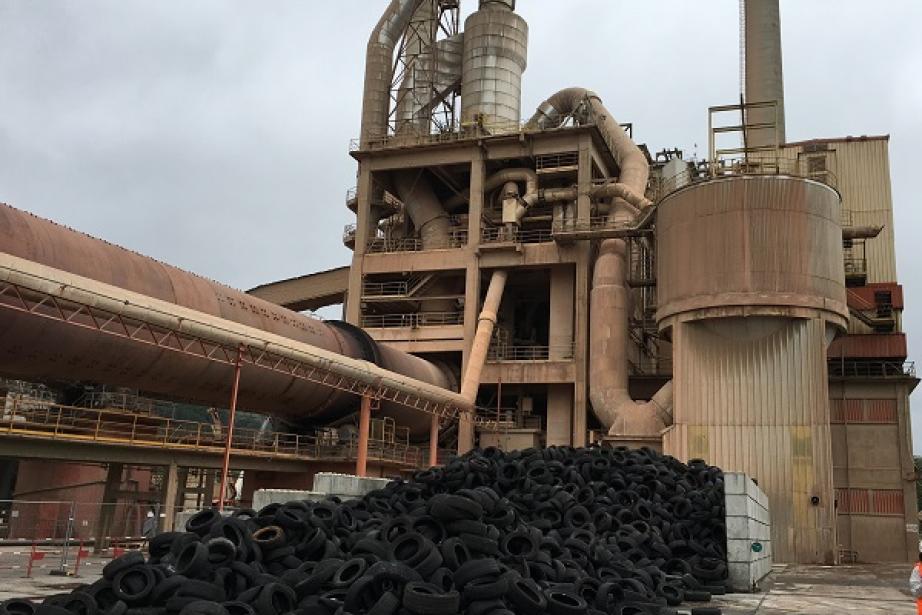 Sur le site de LafargeHolcim à Martres-Tolosane, un troisième four est en construction. Toutes les dernières technologies seront associées à ce nouvel outil qui promet une baisse de consommation d’énergie et une valorisation optimale des déchets (dont les pneus). Sur le site de LafargeHolcim à Martres-Tolosane, un troisième four est en construction. Toutes les dernières technologies seront associées à ce nouvel outil qui promet une baisse de consommation d’énergie et une valorisation optimale des déchets (dont les pneus).