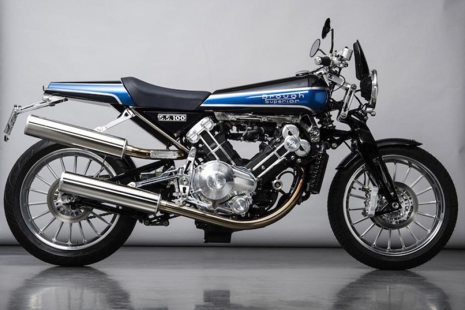 Brough Superior, le bleu lui va à merveille Brough Superior, le bleu lui va à merveille