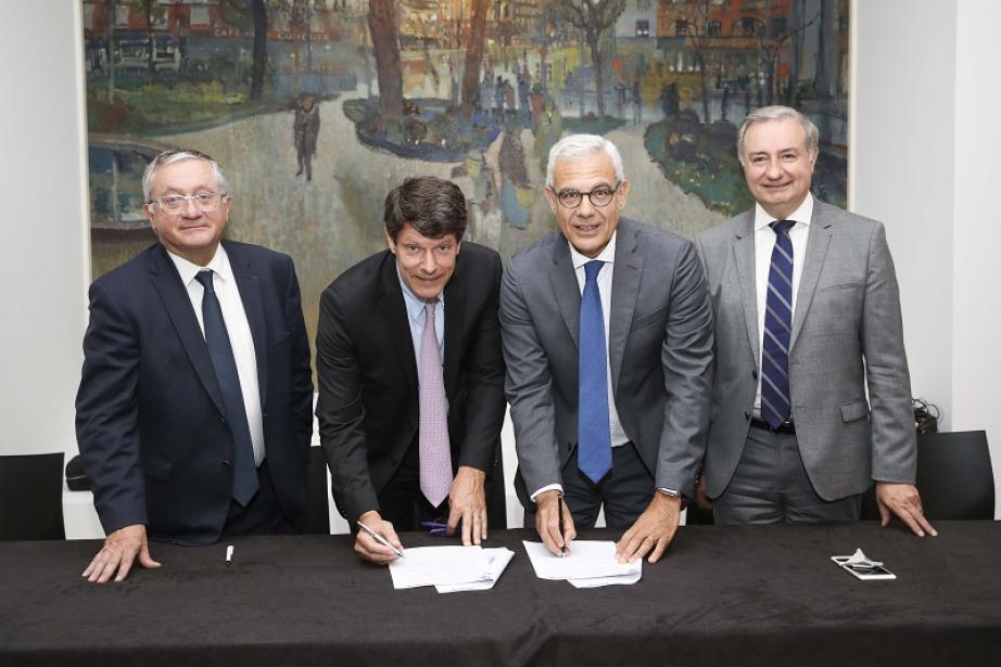 Signature du contrat entre Alstom, Safran, et IGE+XAO avec le maire de Toulouse : photo Lydie Lecarpentier