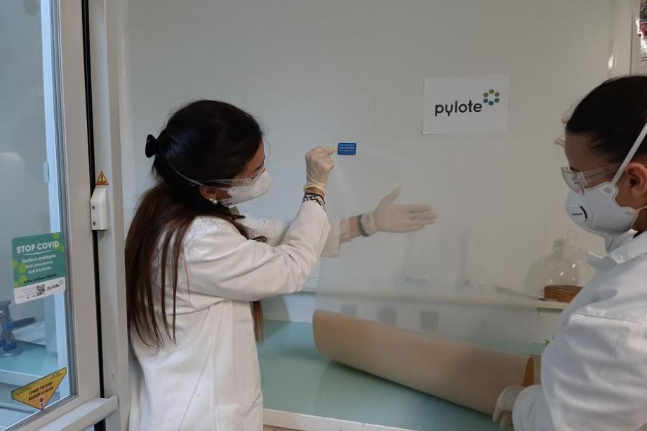 Pylote a conçu un film "Coversafe" protégeant les surfaces du coronavirus Pylote a conçu un film "Coversafe" protégeant les surfaces du coronavirus