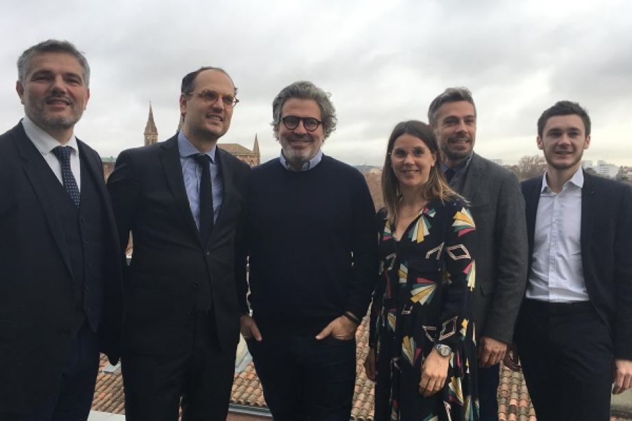 Rudy Secco (3ème en partant de la gauche), pdg de M Capital Partners et une partie de son équipe. 