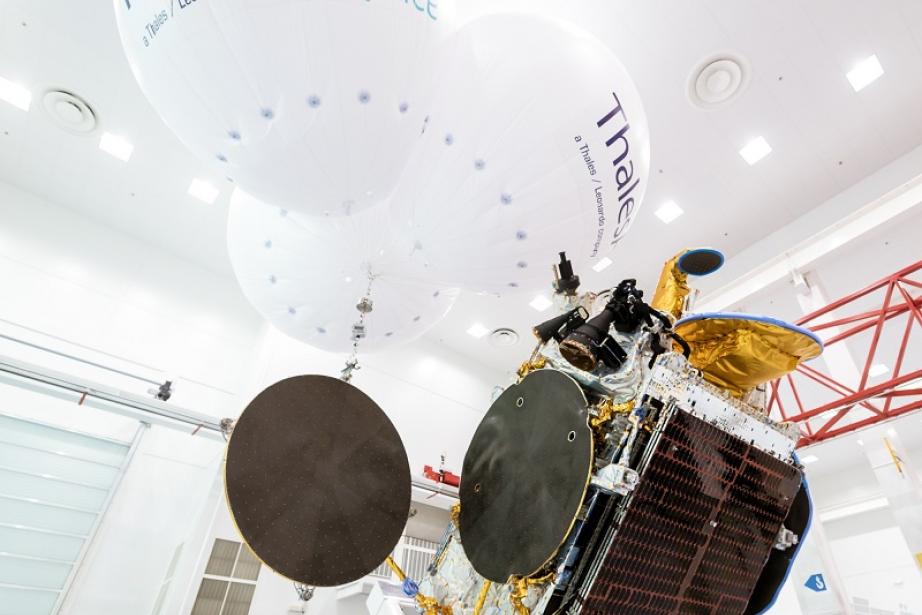 BANGABANDHU SATELLITE 1 - Reflectors deployment ©Thales Alenia