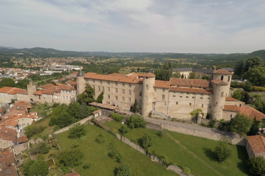 Le Palais des Evêques à Saint-Lizier. Le Palais des Evêques à Saint-Lizier.