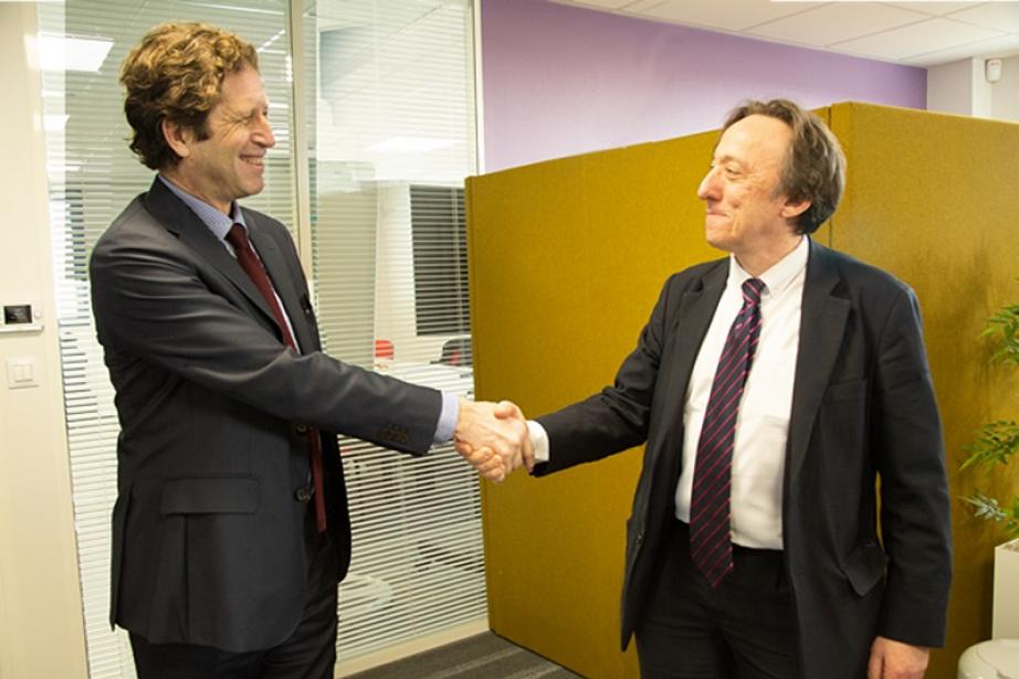 Vincent Jauneau, Vice-Président Siemens France et Directeur Digital Industries et Christian Forestier, Président d’Apsys. Vincent Jauneau, Vice-Président Siemens France et Directeur Digital Industries et Christian Forestier, Président d’Apsys.