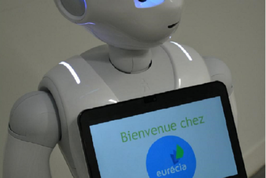 L’enjeu principal est d’humaniser le robot, et le doter de la capacité de pouvoir interagir de manière naturelle, fluide et intelligente L’enjeu principal est d’humaniser le robot, et le doter de la capacité de pouvoir interagir de manière naturelle, fluide et intelligente