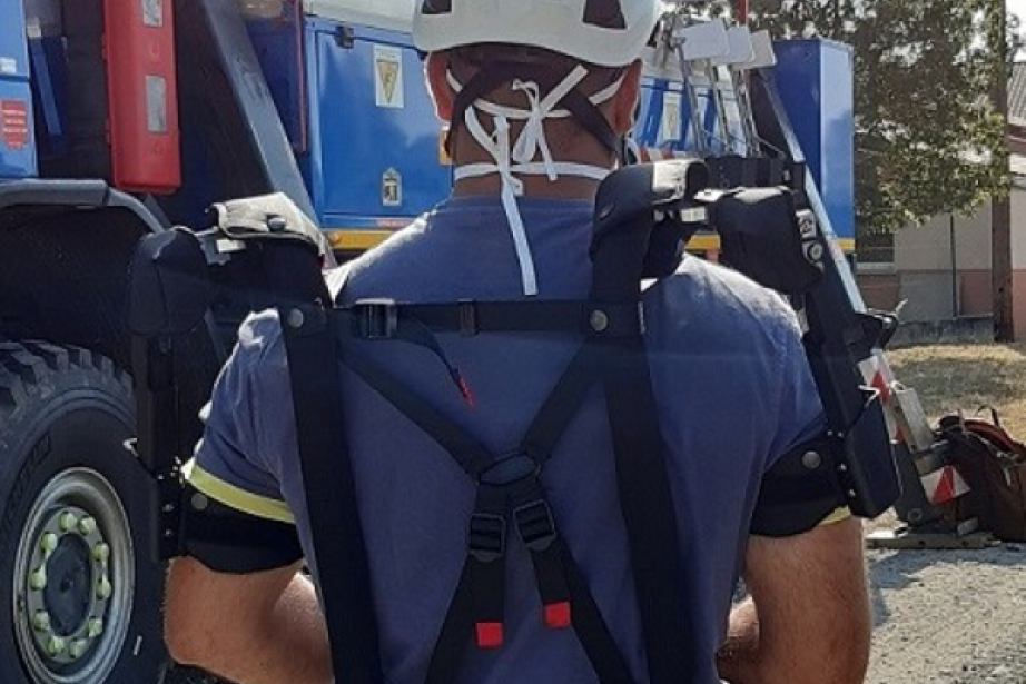 Démonstration des exosquelettes chez Enedis. Démonstration des exosquelettes chez Enedis.