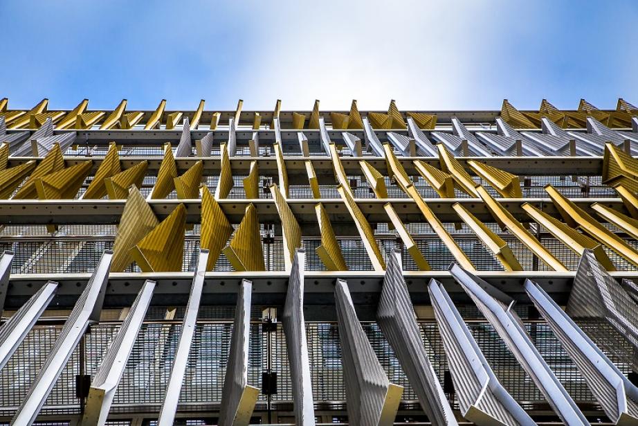  le siège de Véolia à Argenteuil livré en 2015 avec des brises soleil pilotés à distance