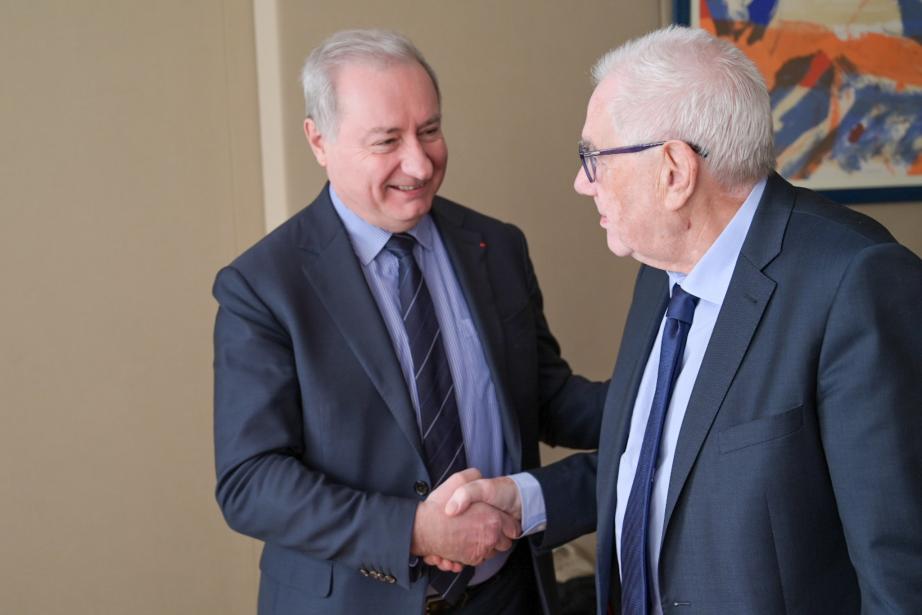 Jean-Luc Moudenc (maire de Toulouse et président de Toulouse Métropole) en compagnie d'Ernesto Maragall (vice-président de l'aire métropolitaine de Barcelone). (Photo : Albert Canalejo)