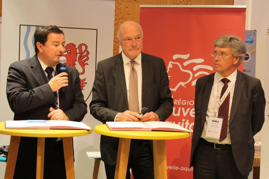 Thierry Cloutet, directeur de Stelia Aerospace Composites, Alain Rousset, pdt de Nouvelle Aquitaine, Yann Barbaux, pdt d’Aerospace Valley. Thierry Cloutet, directeur de Stelia Aerospace Composites, Alain Rousset, pdt de Nouvelle Aquitaine, Yann Barbaux, pdt d’Aerospace Valley.