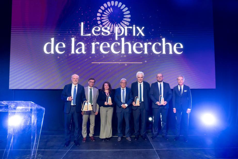 De gauche à droite : Gilles Favre (Fondation Toulouse Cancer Santé), Sylvain Panas (TotalEnergies), Laura Lauture (Prix de la thèse en cancérologie), Didier Simon (StellaGroup), Jean-Philippe Girard (Inserm, Grand Prix de la recherche), Olivier Calvayrac (CNRS, Prix recherche & innovation) et Éric Ducourneau (Laboratoires Pierre Fabre). (Photo : Gwen Bolivan)