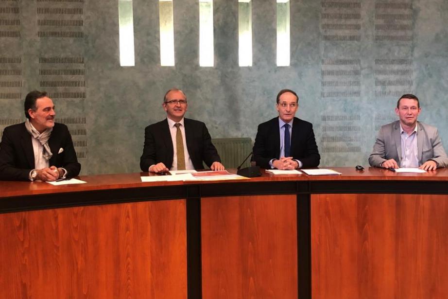 Pierre Dunac, bâtonnier de l'Ordre des avocats du Barreau de Toulouse, Xavier Pavageau, président du Tribunal judiciaire de Toulouse et président du Conseil départemental de l'Accès au Droit de la Haute-Garonne, Laurent Granel, président du Tribunal de commerce de Toulouse, Frédéric Langlois, vice-bâtonnier de l'Odre des avocats du Barreau de Toulouse. Pierre Dunac, bâtonnier de l'Ordre des avocats du Barreau de Toulouse, Xavier Pavageau, président du Tribunal judiciaire de Toulouse et président du Conseil départemental de l'Accès au Droit de la Haute-Garonne, Laurent Granel, président du Tribunal de commerce de Toulouse, Frédéric Langlois, vice-bâtonnier de l'Odre des avocats du Barreau de Toulouse.