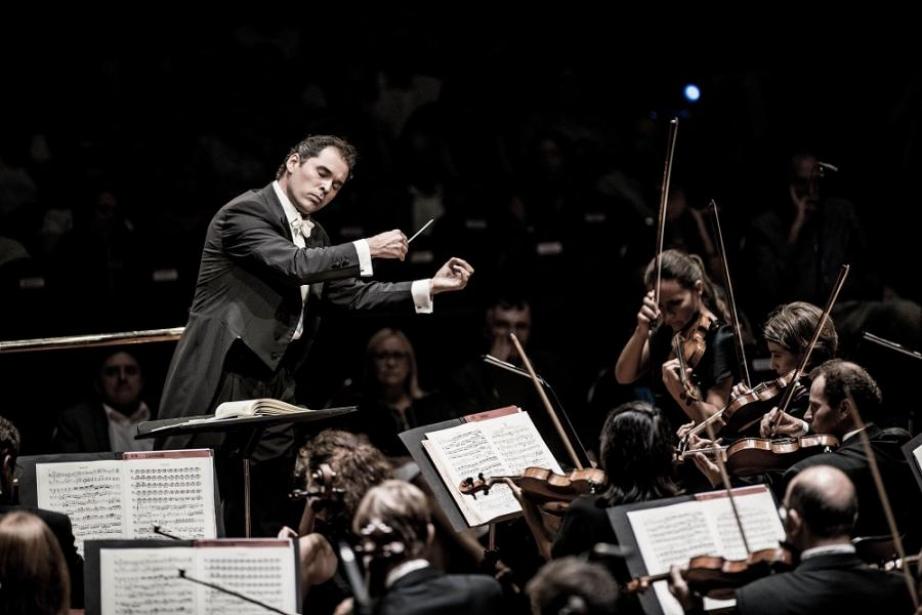 Tugan Sokhiev dirigeant l'Orchestre-crédit Marco Borggreve Tugan Sokhiev dirigeant l'Orchestre-crédit Marco Borggreve