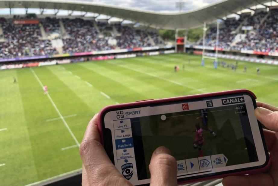 Un match au stade Yves-du-Manoir du club de rugby de Montpellier, qu'équipe Vogo.