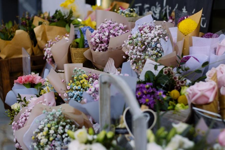 Commerce de fleurs, coiffure, soins de beauté : trois activités de service à la personne où l'apprentissage a été durement impacté en Occitanie. Crédit : Unsplash/Wan-Chen. Commerce de fleurs, coiffure, soins de beauté : trois activités de service à la personne où l'apprentissage a été durement impacté en Occitanie. Crédit : Unsplash/Wan-Chen.