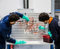 Depuis dix ans, le campus de formation hydraulique d’EDF prépare les professionnels à exploiter et entretenir ces installations. Parti de huit stagiaires en décembre 2016, il en a accueilli 1 674 en 2025. (Photo TOMA, David Richard)