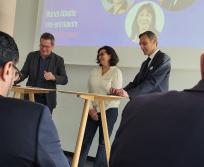 De gauche à droite : Fabrice Lundy, journaliste, Catherine Mallet, présidente du Club ETI Occitanie et co-dirigeante du groupe Actia et Pierre Subreville, directeur régional Sud-Ouest de KPMG. (Photo Dorian Alinaghi)