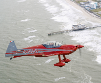 L'INTEGRAL R survolant la jetée de Daytona Beach. (Photo James Darcy)