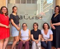 De gauche à droite : Émilie Rodriguez, chargée de relations médias, Bérénice Laconte, chargée de relations médias, Coppélia Bedet, chargée de relations médias junior, Chloé Torz-Dupuis, directrice conseil & co-fondatrice, Sophie Lacroix, directrice conseil & co-fondatrice et Lauren Wharton, chargée de relations médias. (Photo La Cerise)