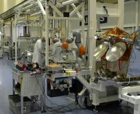 Le contrat, signé fin 2025, porte sur l’assemblage, l’intégration et les tests des satellites OneWeb, avec une montée en cadence industrielle sur la ligne d’intégration située à Toulouse. (Photo Segula Technologies)