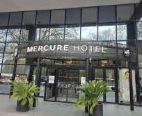 L’ambiance se veut conviviale, avec une installation au cœur du restaurant et un accès direct à la terrasse donnant sur les jardins de Compans-Caffarelli. (Photo Dorian Alinaghi Entreprises Occitanie)
