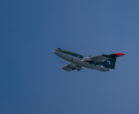 Airbus vient de réussir le premier vol de démonstration de son intercepteur sans équipage Bird of Prey, capable de détecter, identifier puis engager de manière autonome un drone kamikaze. (Photo Airbus)