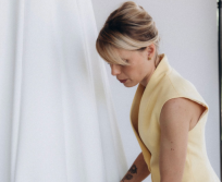 Après plus de dix ans au sein de maisons de mode parisiennes, Céline Ménard développe désormais son univers depuis son showroom-atelier toulousain. (Photo Céline Ménard)