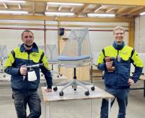 "Notre atelier d’Albi est un laboratoire capitalisant sur l'expertise accumulée depuis 10 ans, pour industrialiser nos process, tout en maintenant le niveau de qualité qui fait notre réputation sur le marché", explique le fondateur (à droite), Christophe Cote. (Photo Adopte un bureau).