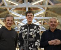 Jeremie Loevenbruck, co-président et co-fondateur des Halles de la Cartoucherie, Muriel Le Vaillant, directrice générale Cosmopolis et Les Halles de la Cartoucherie et Jean-François Renac, directeur général de Miharu. (Photo Les Halles de la Cartoucherie) 