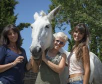 De gauche à droite : Nathalie Jardel, Isabelle Fernandez et Lisa Fernandez, fondatrices du refuge les 3 Dindes. (Photo Les 3 Dindes)