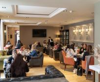 Derrière son portail néo-classique, La Cour des Consuls dévoile un univers où l’élégance d’hier rencontre la créativité d’aujourd’hui. Un lieu emblématique qui célèbre ses 10 ans au cœur des Carmes. (Photo Nicolas Pluquet)